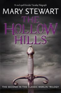 Descargar The Hollow Hills (Arthurian Saga) pdf, epub, ebook