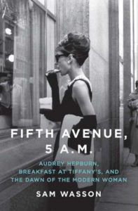 Descargar Fifth Avenue, 5 A.M.: Audrey Hepburn, Breakfast at Tiffany’s, and The Dawn of the Modern Woman pdf, epub, ebook